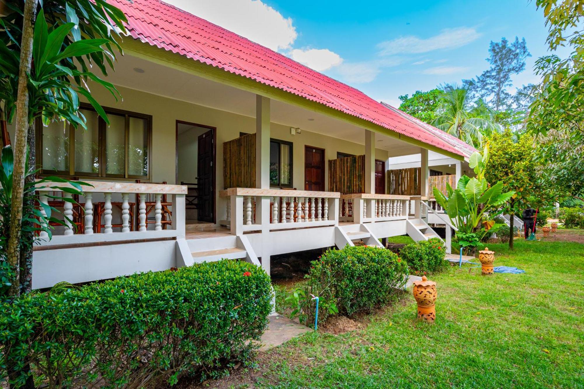 Lanta Beachfront Resort Koh Lanta Luaran gambar